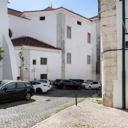 Apartment Alfama 2br | Walk To The Castle *