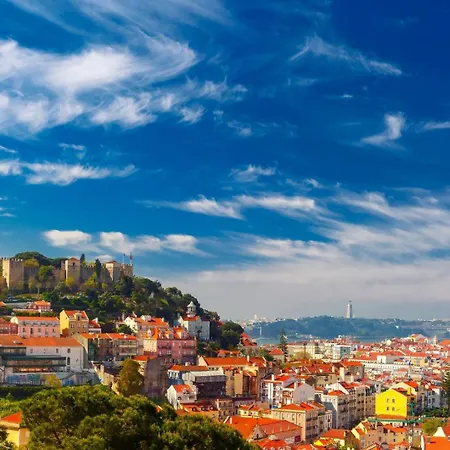 Apartment Alfama 2br | Walk To The Castle *